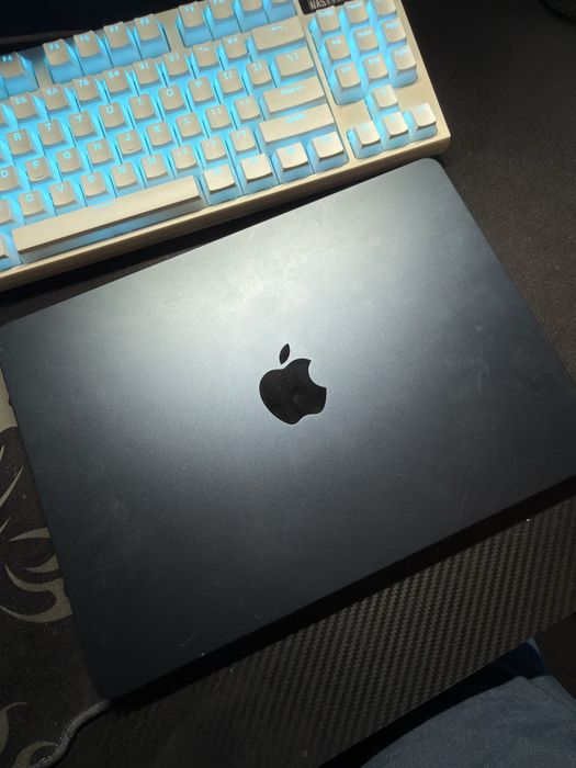MacBook Air 13.6 M2 8/256 2022 в отличном состоянии
