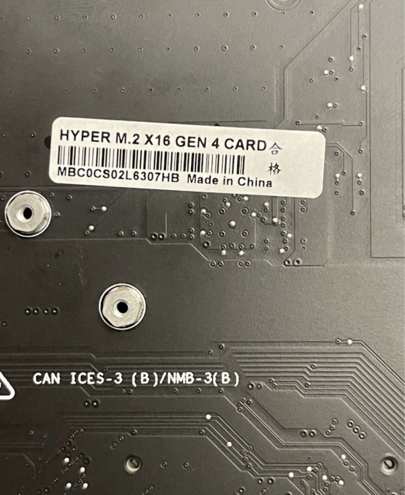 Karta ASUS Hyper M.2 x16 v4 generacji PCIe 4.0/3.0 szybkie dyski SSD