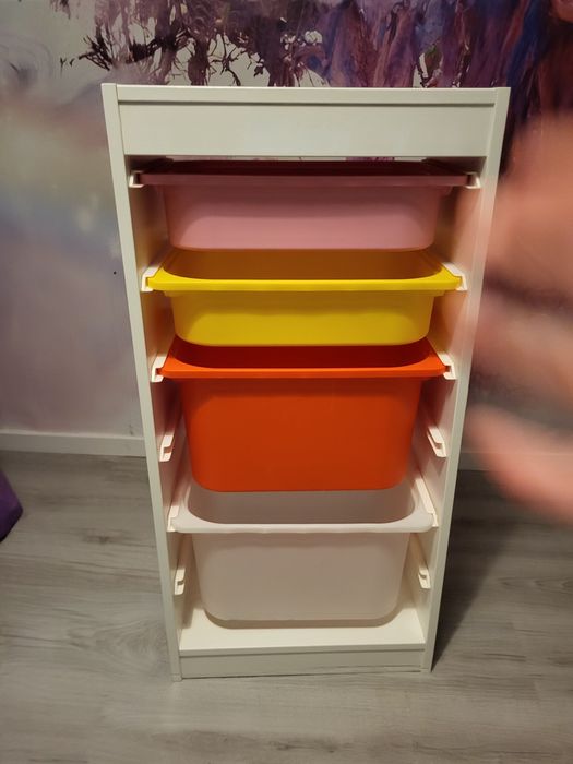 Regal z pojemnikami Ikea