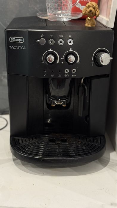 Кофемашина Delongi MAGNIFICA