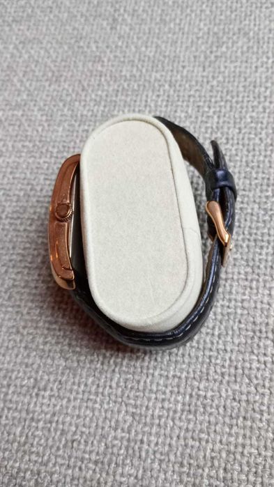 Zegarek Lorus bardzo ładny elegancki złoto krokodyla skóra VD86-x001