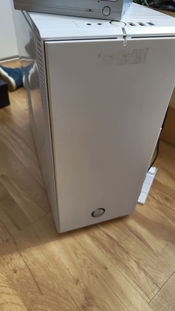 Obudowa atx komputer + 2 wentylatory i napęd