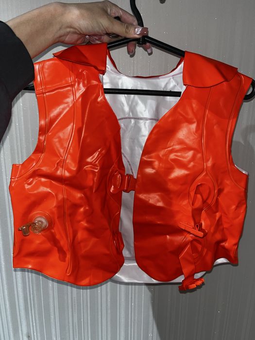 Надувной спасательный жилет