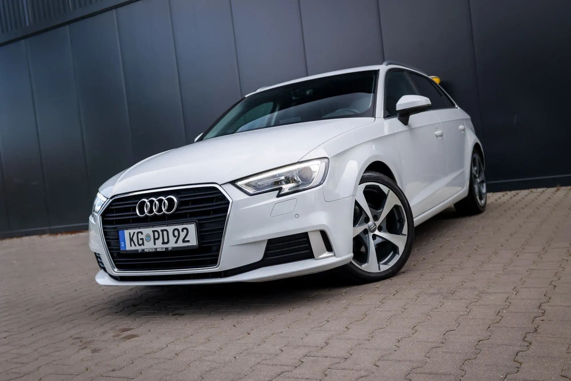 Audi A3 2.0 TDI 150PS 2018R Vitrual Bi_Xenon Navi Alu 18