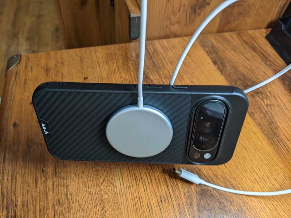 Беспроводная зарядка Google Pixelsnap Charger (Qi 2.2)