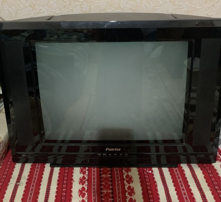 Продам телевизор не рабочий patriof