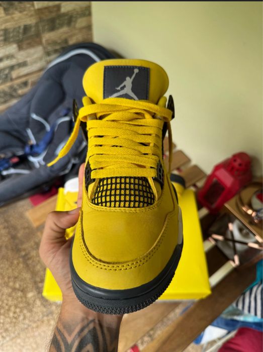 Air Jordan 4 Retro “Yellow”