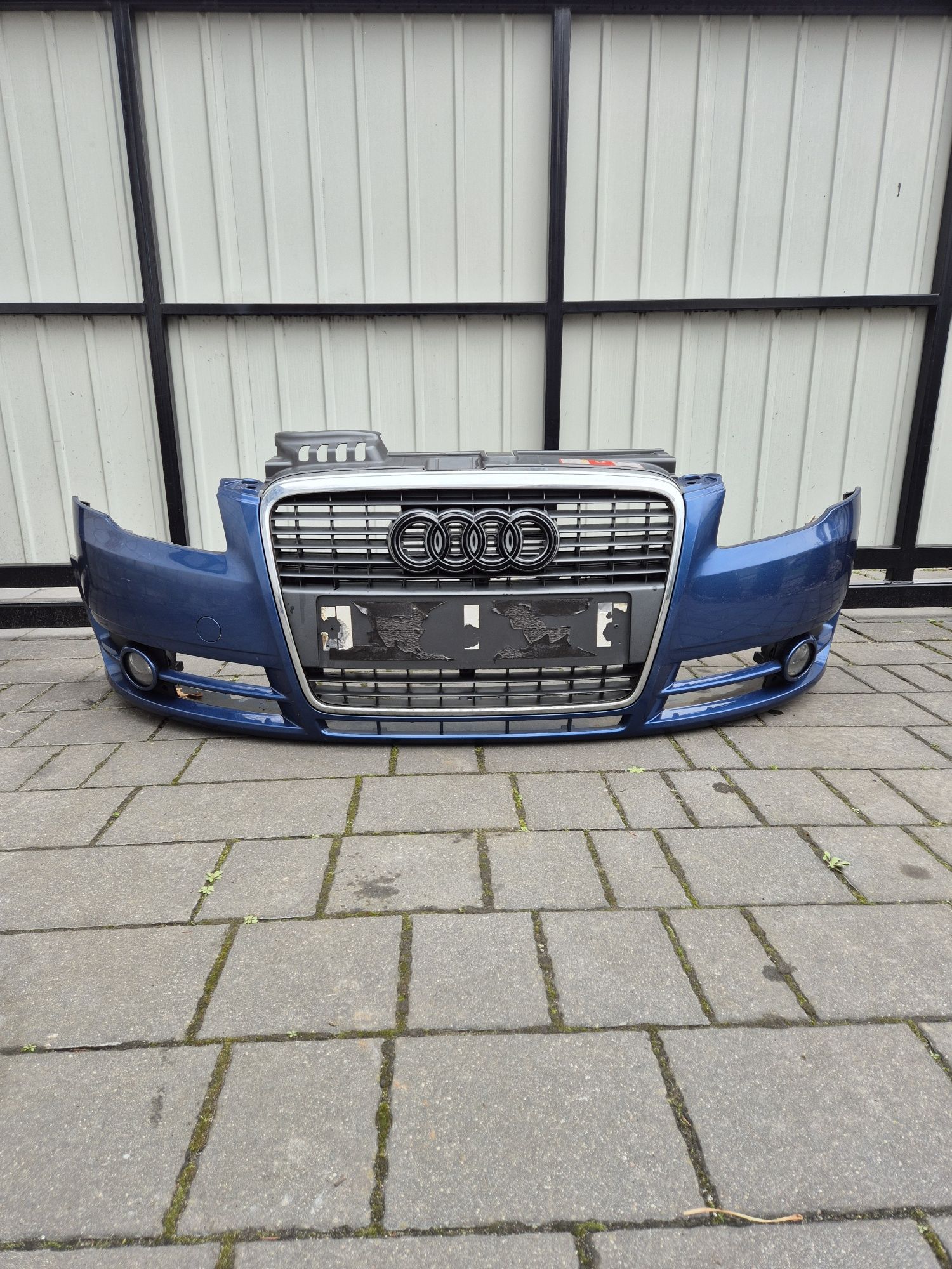 Zderzak przód przedni audi a4 b7 rok 05 kod lak LZ5C