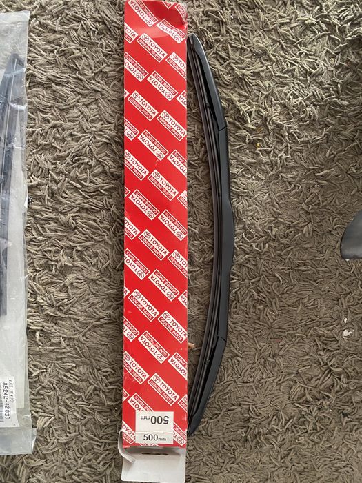 Нова щітка дворник original Toyota 85212-53081