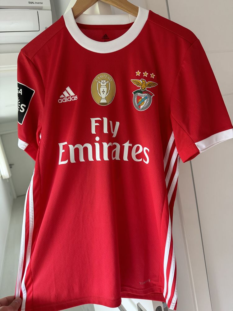 Vendo camisolas oficiais usadas pelos jogadores