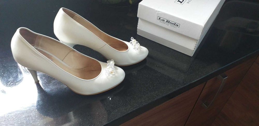 Buty ślubne marki La Boda z Svarowski