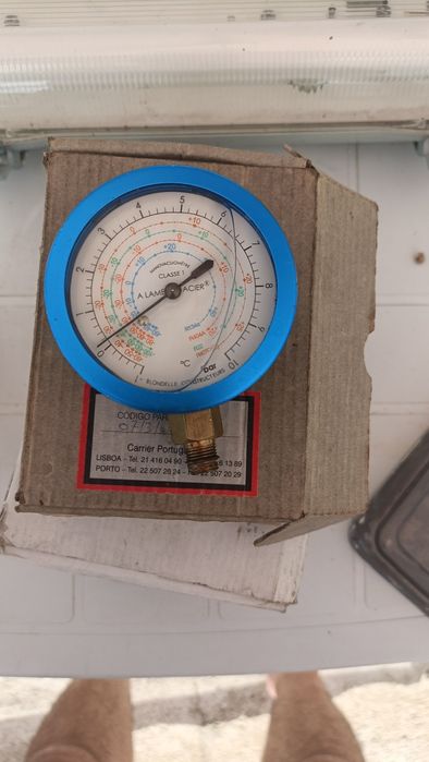 Vários artigos e bombas para caldeiras