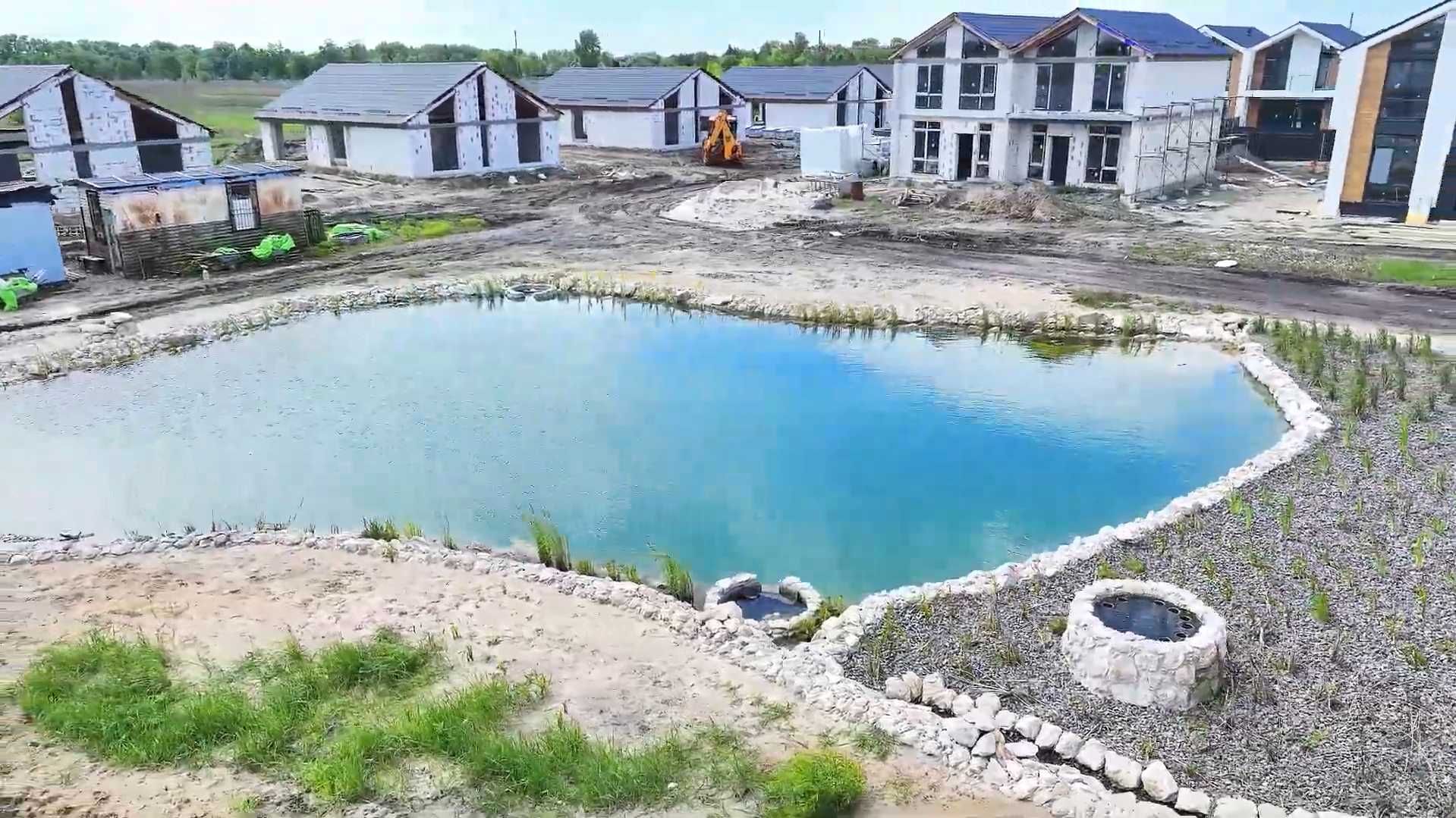 Котедж 125 кв.м біля озера в красивому містечку біля Десни