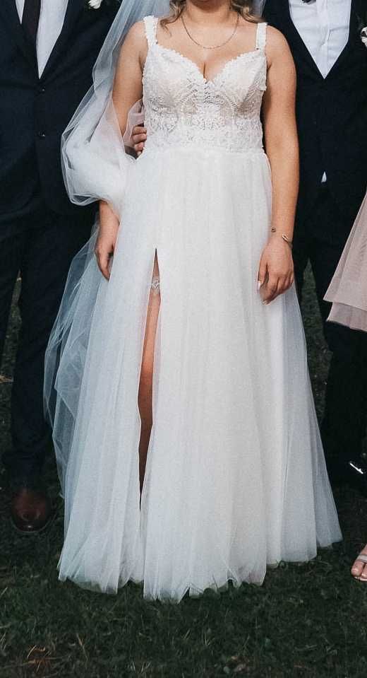 Suknia ślubna, długa biała suknia