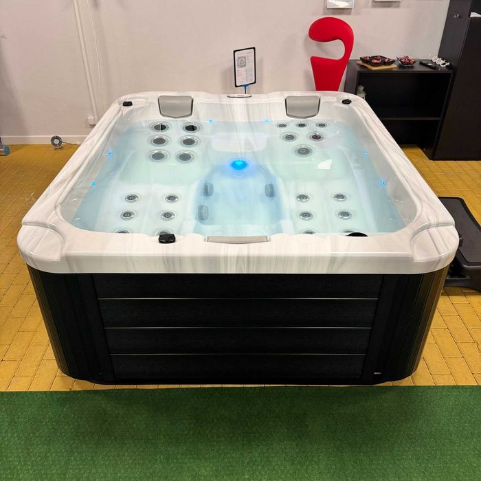 Wanna Jacuzzi Viskan STJARNO – Luksusowy hydromasaż dla 6 osób 36 dysz