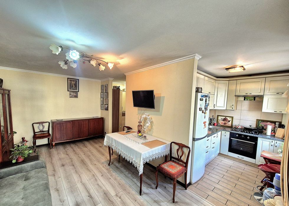 Центр 3-х кім кв вул. Київська 2 поверх цегла ремонт меблі