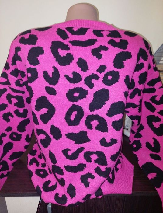 Свитер женский красивый.