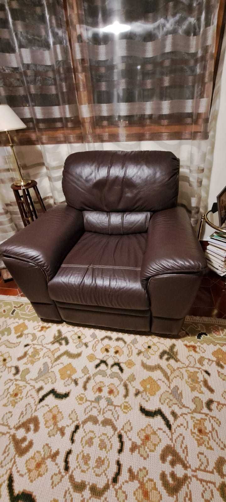 Sofá em pele articulado