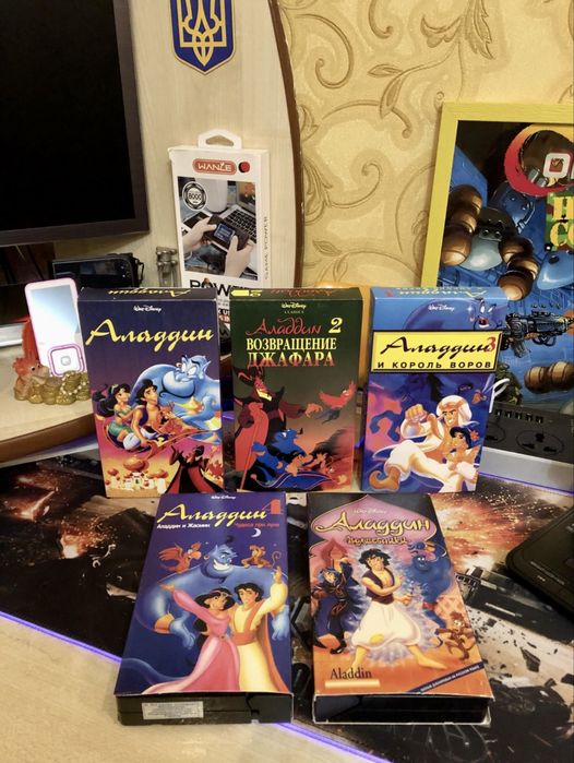 Відеокасети з фільмами