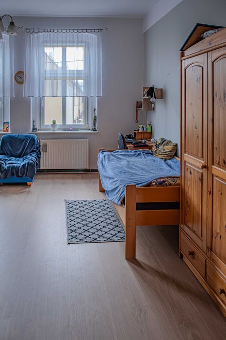 Wygodne, 4-pokojowe mieszkanie w kamienicy. Dodatkowo garaż i ogród.