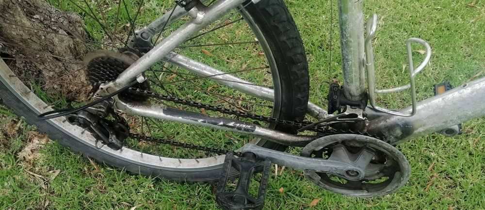 Bicicleta EMT by Esmaltina Roda 24 em Alumínio c/ 21v Shimano + Extras