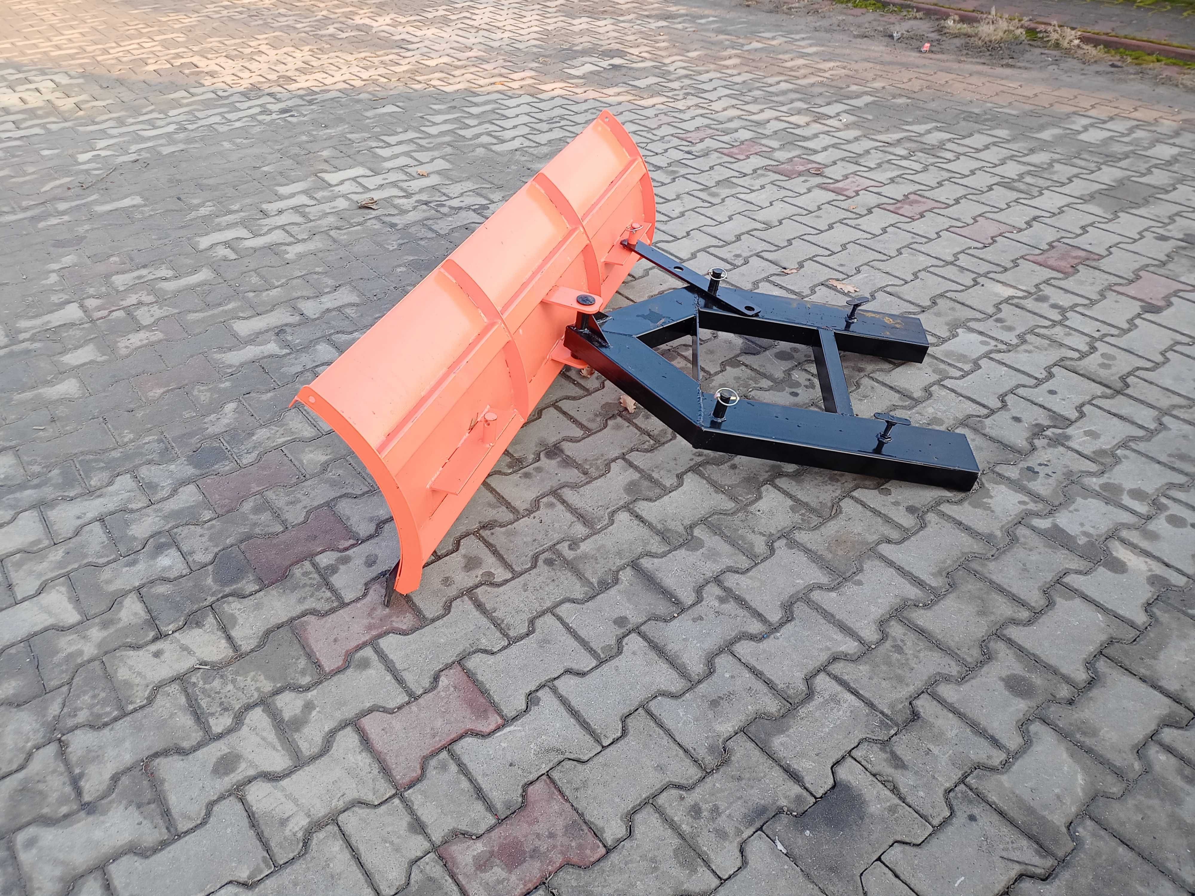 Lekki pług do wózka widłowego szerokości 150cm z regulacją mechaniczną