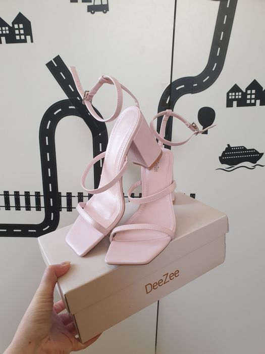 Sandały na słupku rozmiar 38