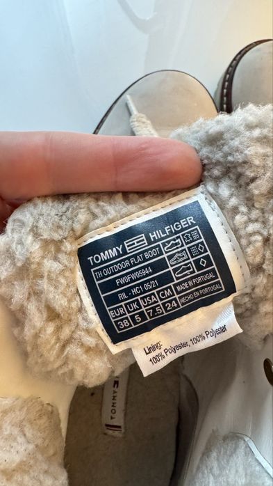 Продам зимове жіноче взуття