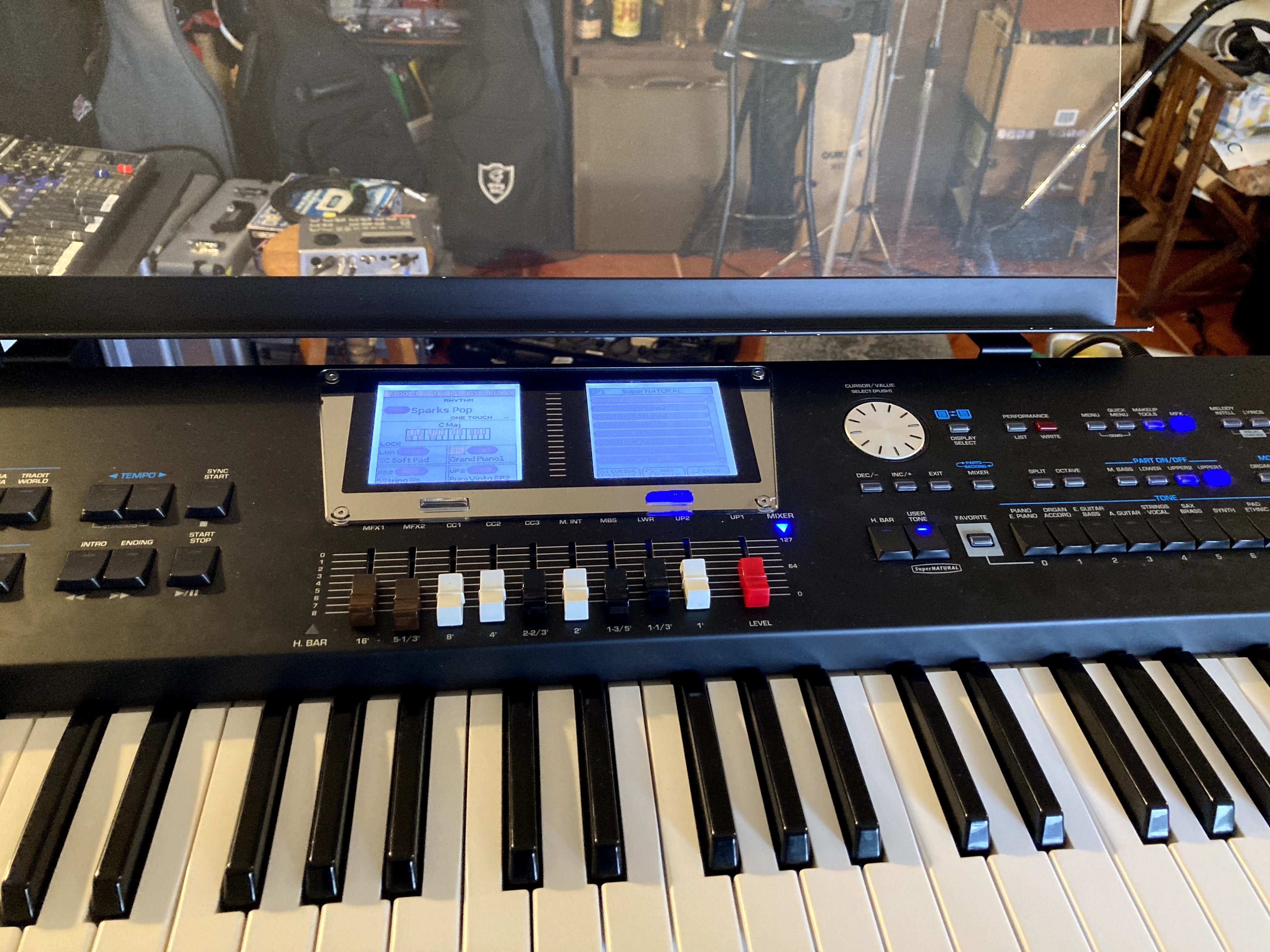 Vendo teclado  Roland BK9 com saco Roland