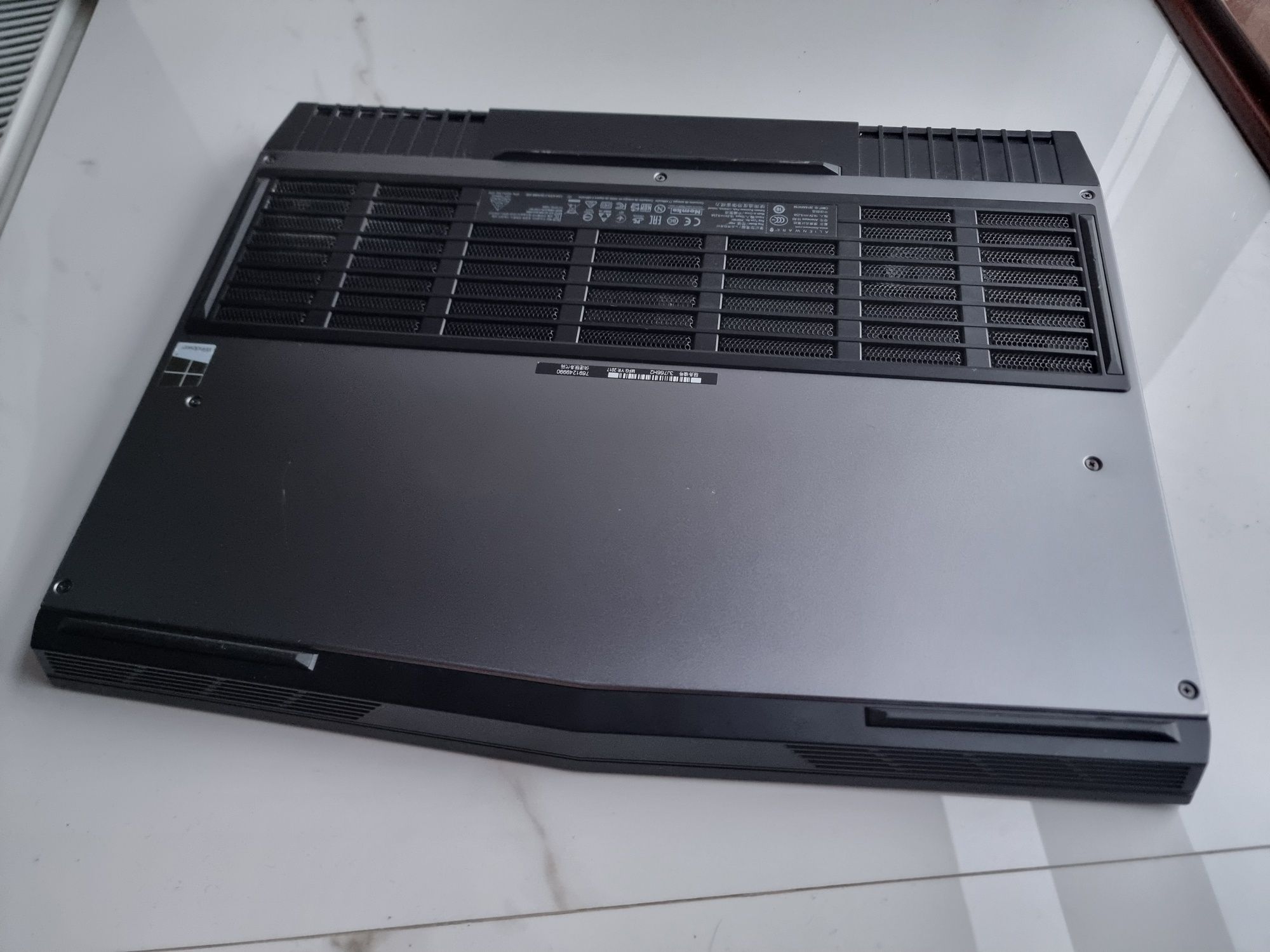 DELL ALIENWARE  / GTX 1060 6gb / Core i7 / RAM 16gb /SSD 256+1000gb
