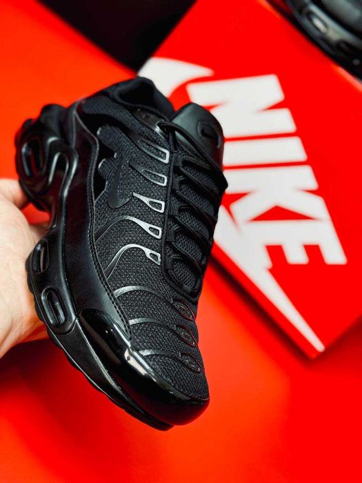 Мужские кроссовки осенние Nike Tn Plus черные кросівки найк чорні