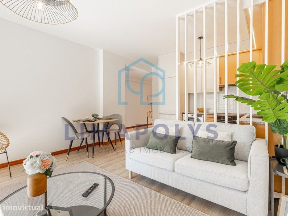 Elegante apartamento T1 renovado com lugar de garagem