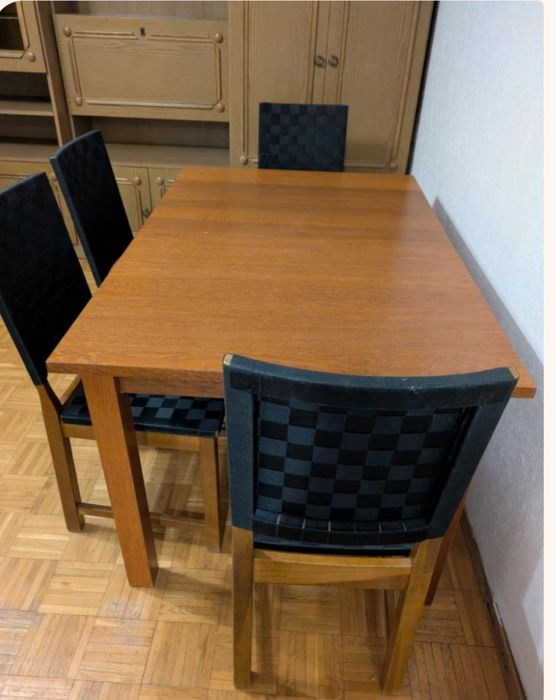 Duży stół i 4 krzesła, Rezerwacja do jutra