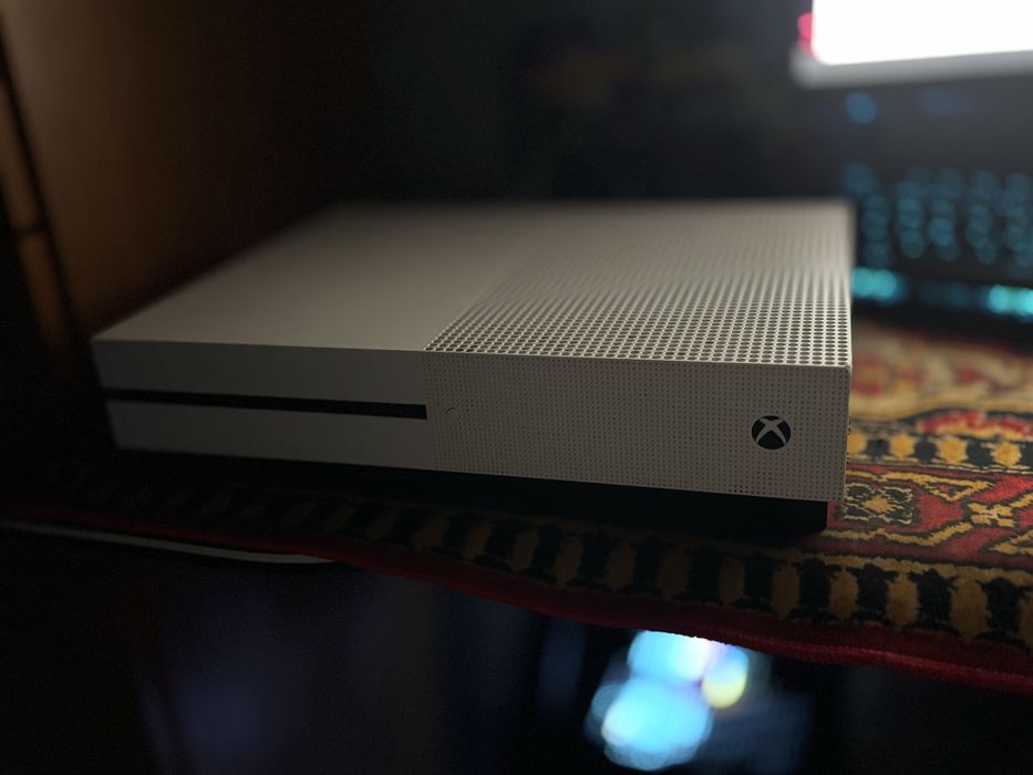 Xbox one s 1tb..