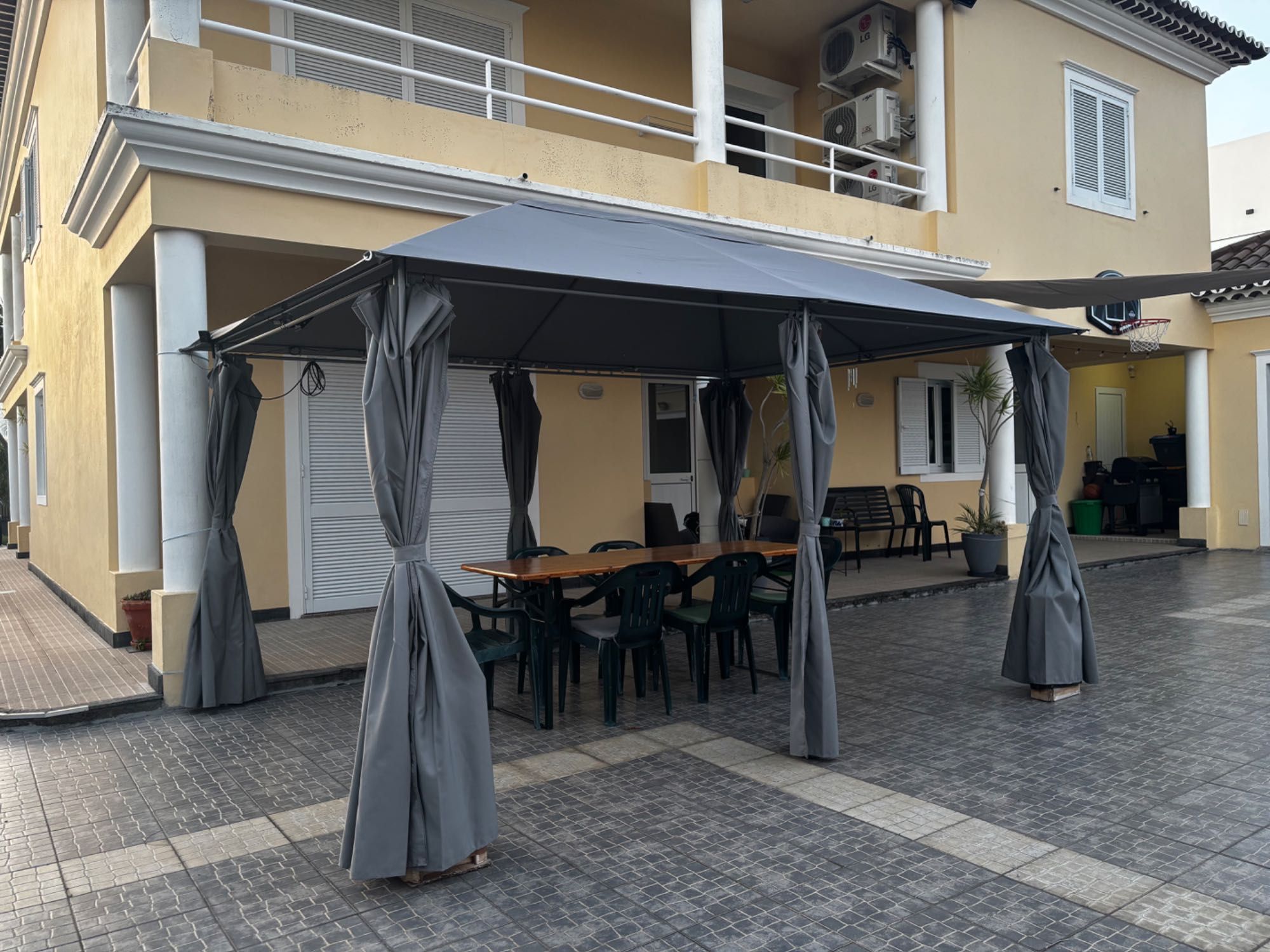 Pérgola Santorini como nova, com poucos meses e garantia