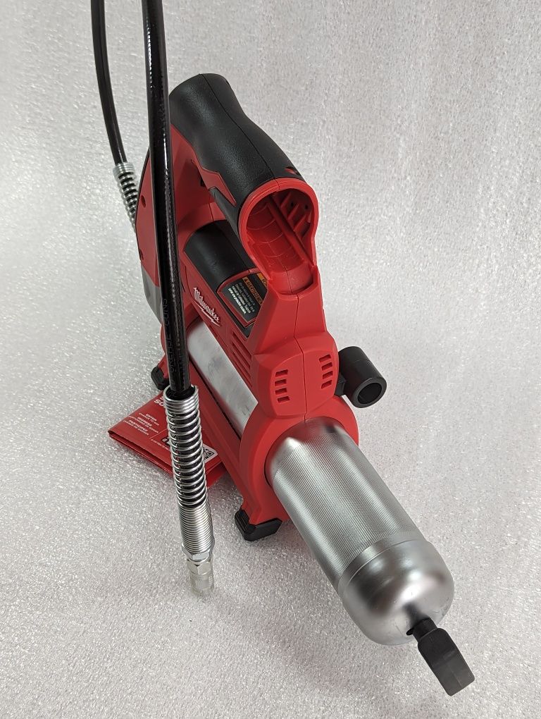 Milwaukee M12 2446-20 Акумуляторний мастильний пістолет шприц