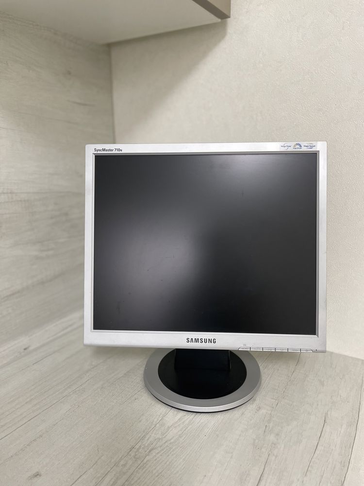 Монітор 17" 1280*1024 Samsung 710N VGA срібний чоний