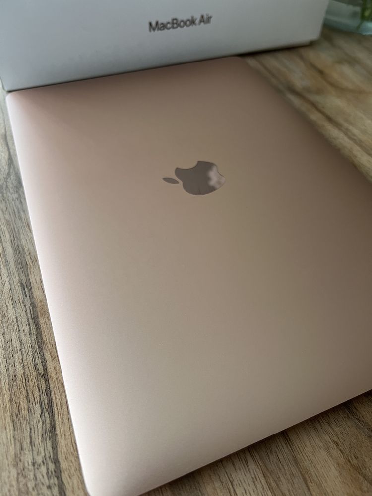 MacBook Air 13-inch, 8GB, 256GB SSD
