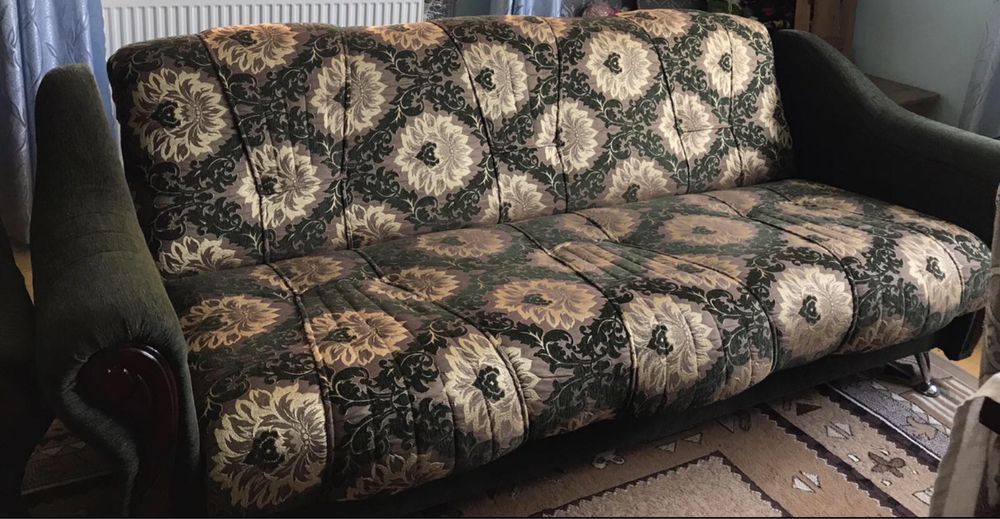 Розкладний диван + 2 м‘ягкі крісла