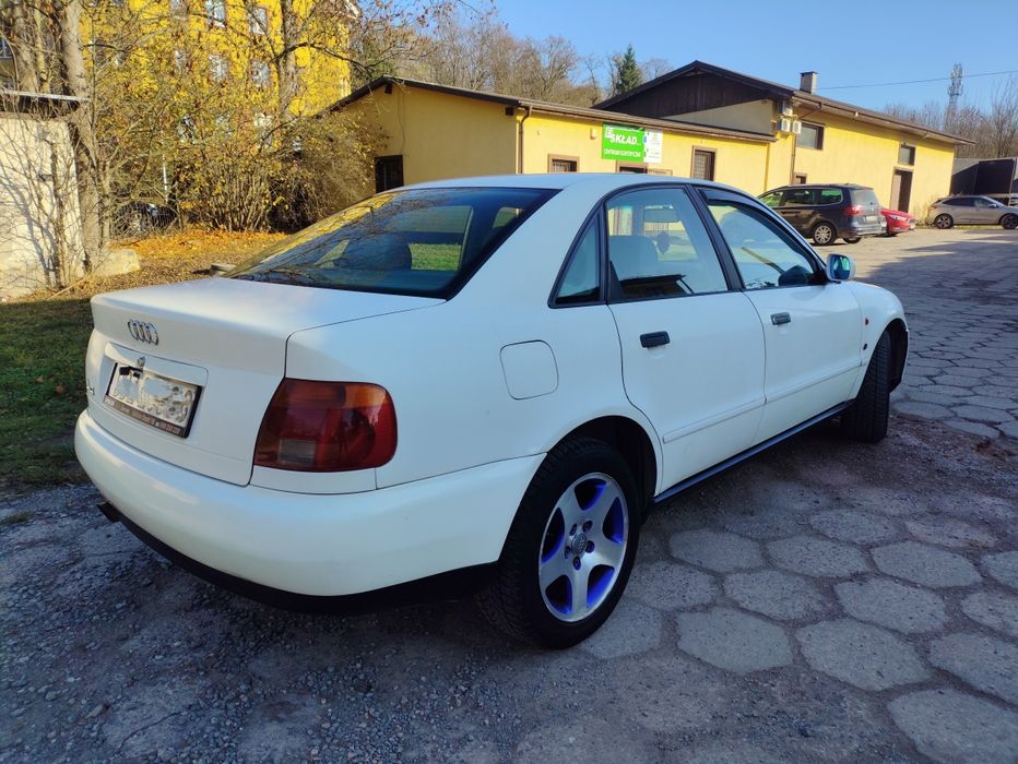 Audi a4 B5 1.6 benzyna z kamerą cofaniaa