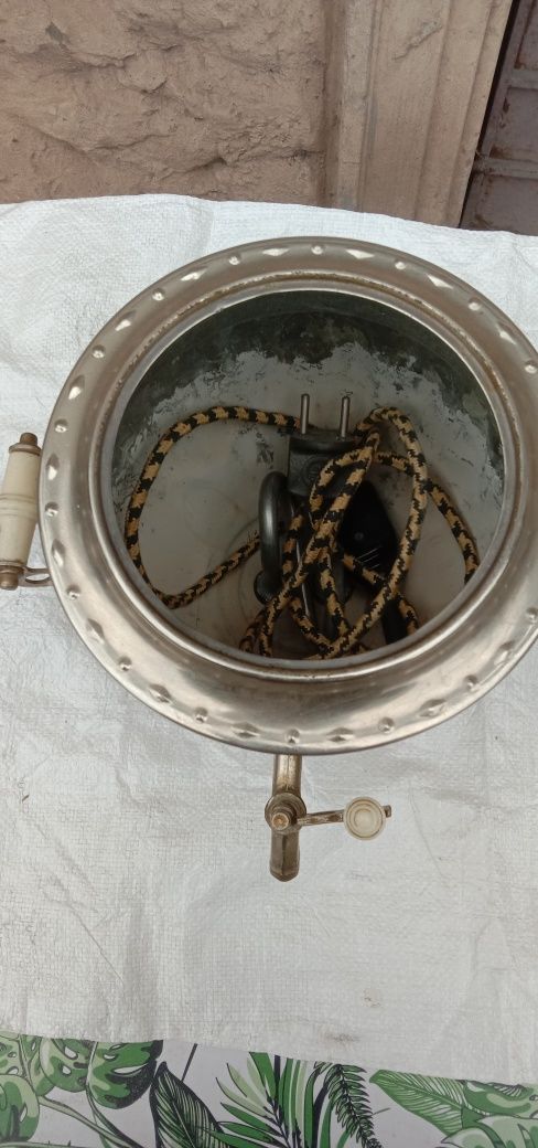Латунный,хромированный ,эл.самовар,2 кват.