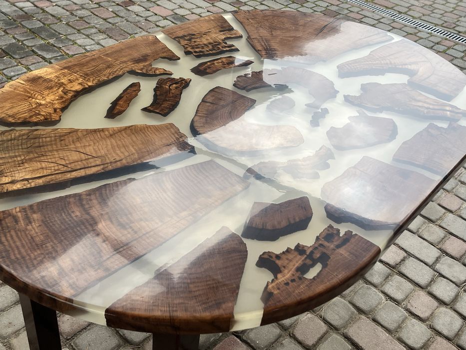 Продам стіл дуб з ебокситною смолою