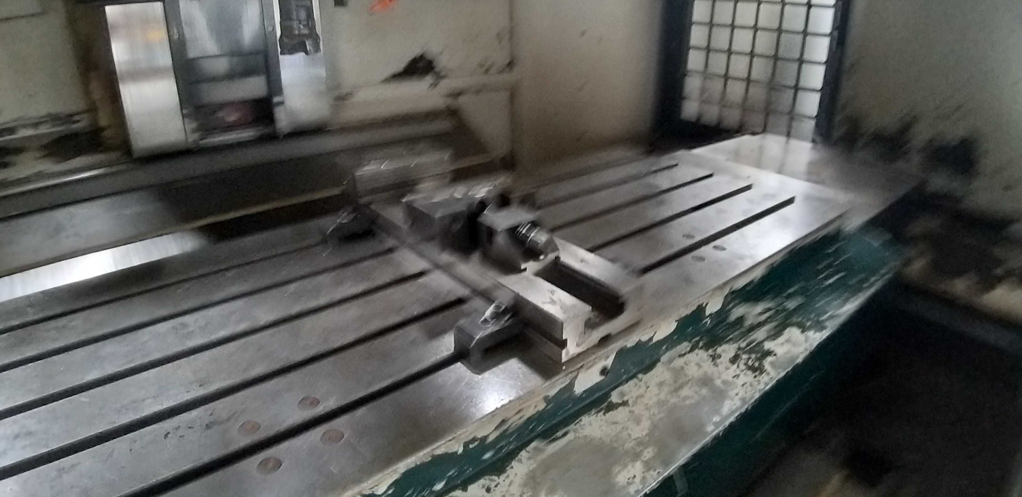 Centro de Maquinação CNC FEELER FV 1300A + CARRO DE LIMALHAS + CHILLER