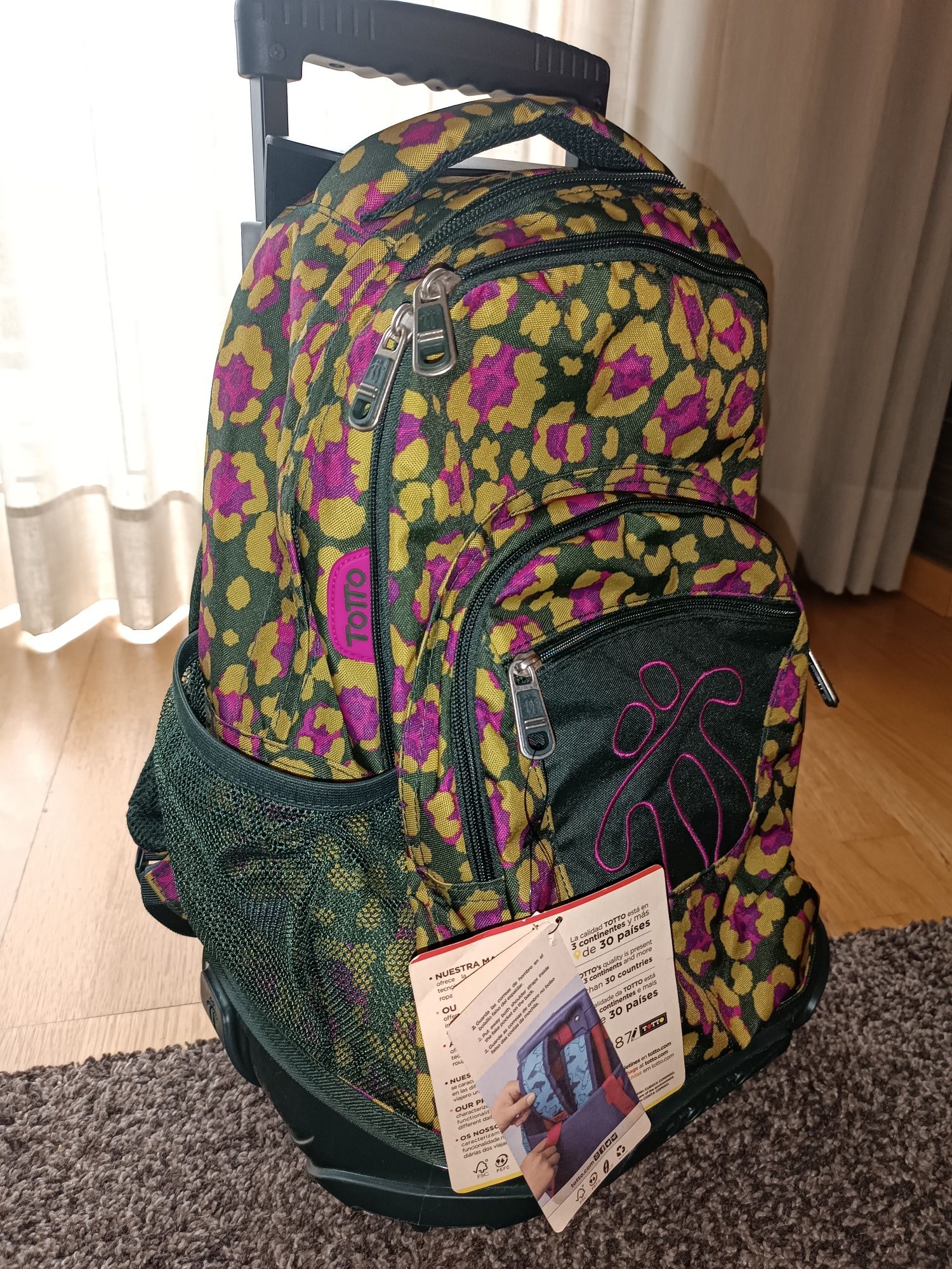 Mochila escolar Trolley NOVO da Totto com etiqueta