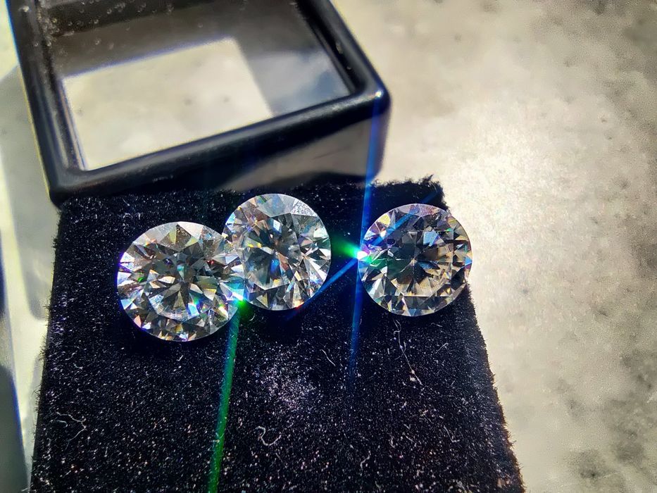 Муассанит круглой огранки / муасаніт / moissanite / мусанит / мусаніт