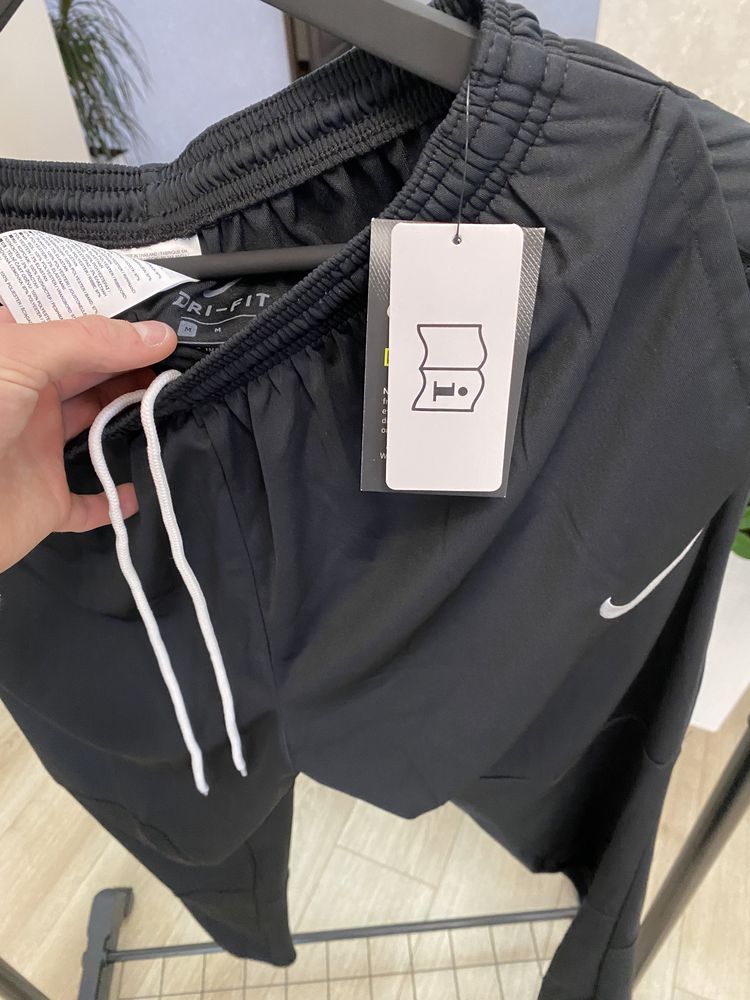 Спортивні штани Nike Dri fit