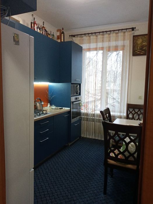 2к.кв рядом с м.Мудрого две мин.пешком