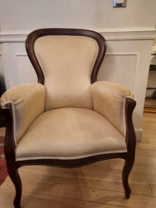 stylowy fotel włoskiej produkcji