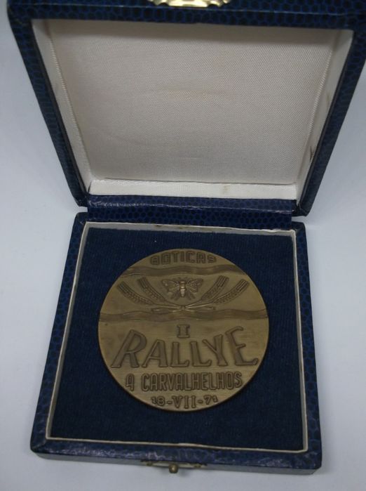 Medalhas de Rally e Karting em bronze + trofeu (ver fotos)