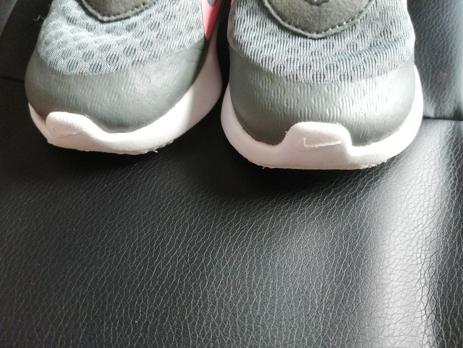 Tenis Cinza n. 26 Nike